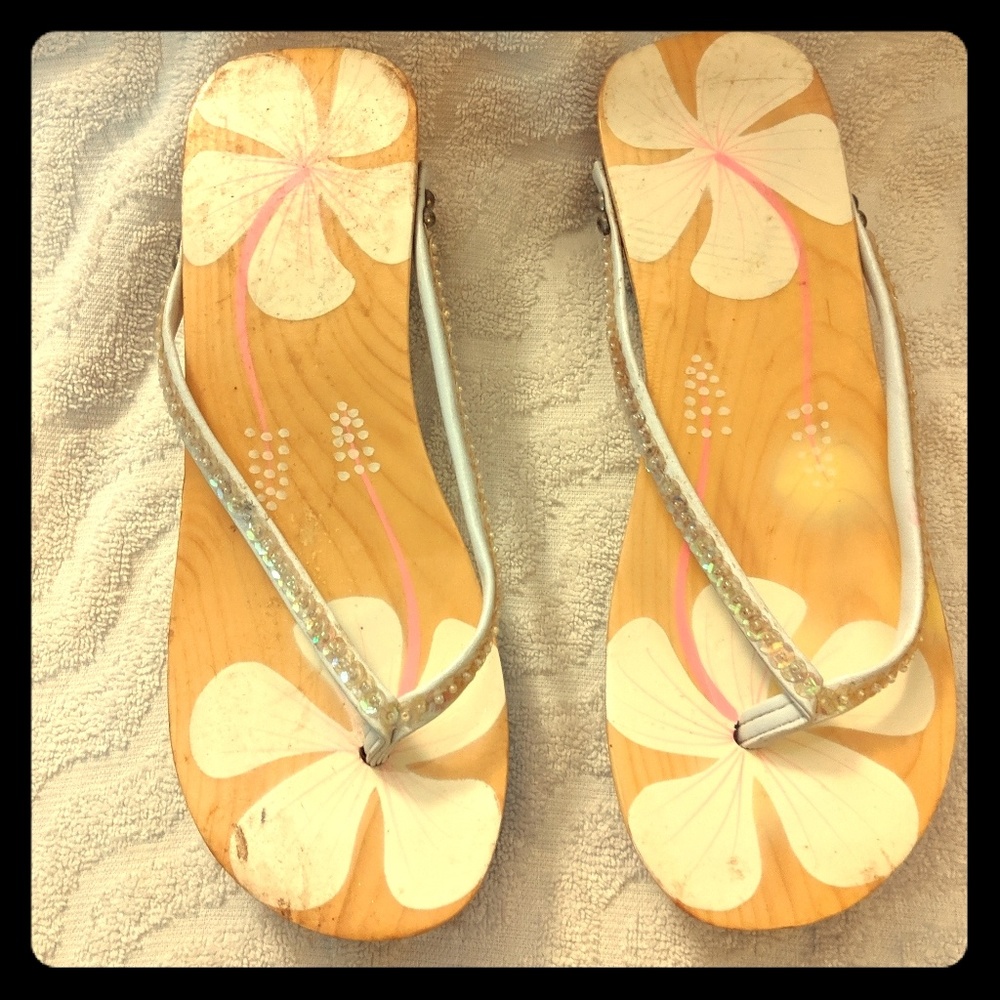 Women's shoes ,apparel and accessories